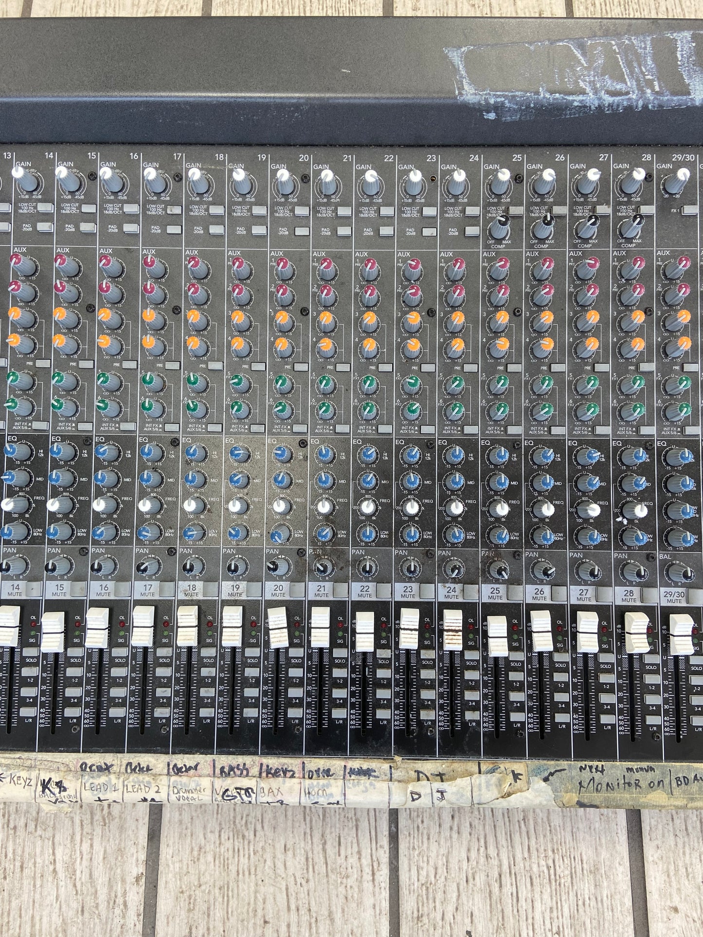 MACKIE 32-Channel 4-Bus Effects Mixer with USB DJ Mixer 3204-VLZ3