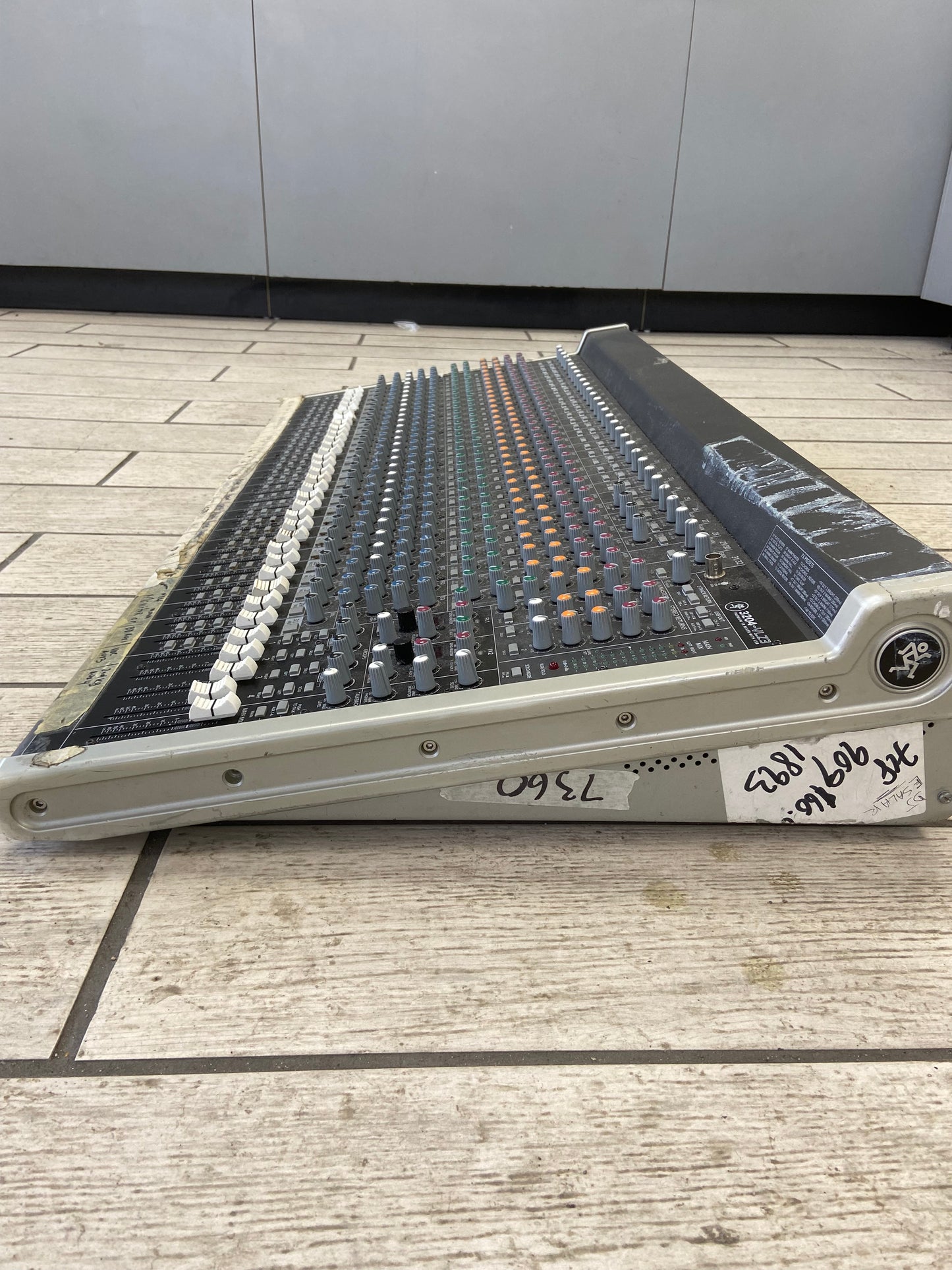 MACKIE 32-Channel 4-Bus Effects Mixer with USB DJ Mixer 3204-VLZ3