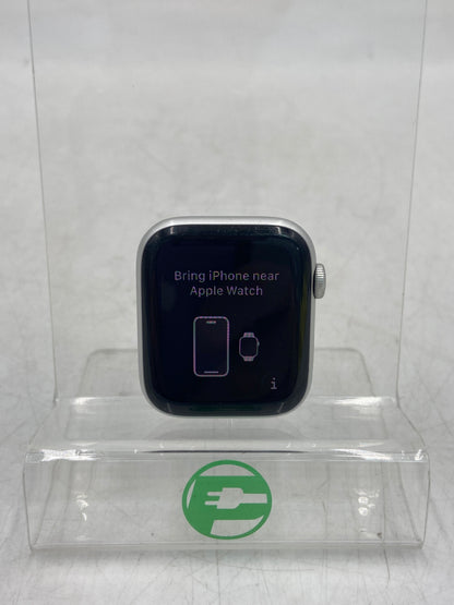 Unlocked Apple Watch SE 2nd Gen 44MM Silver Aluminum A2727 Smart Watch