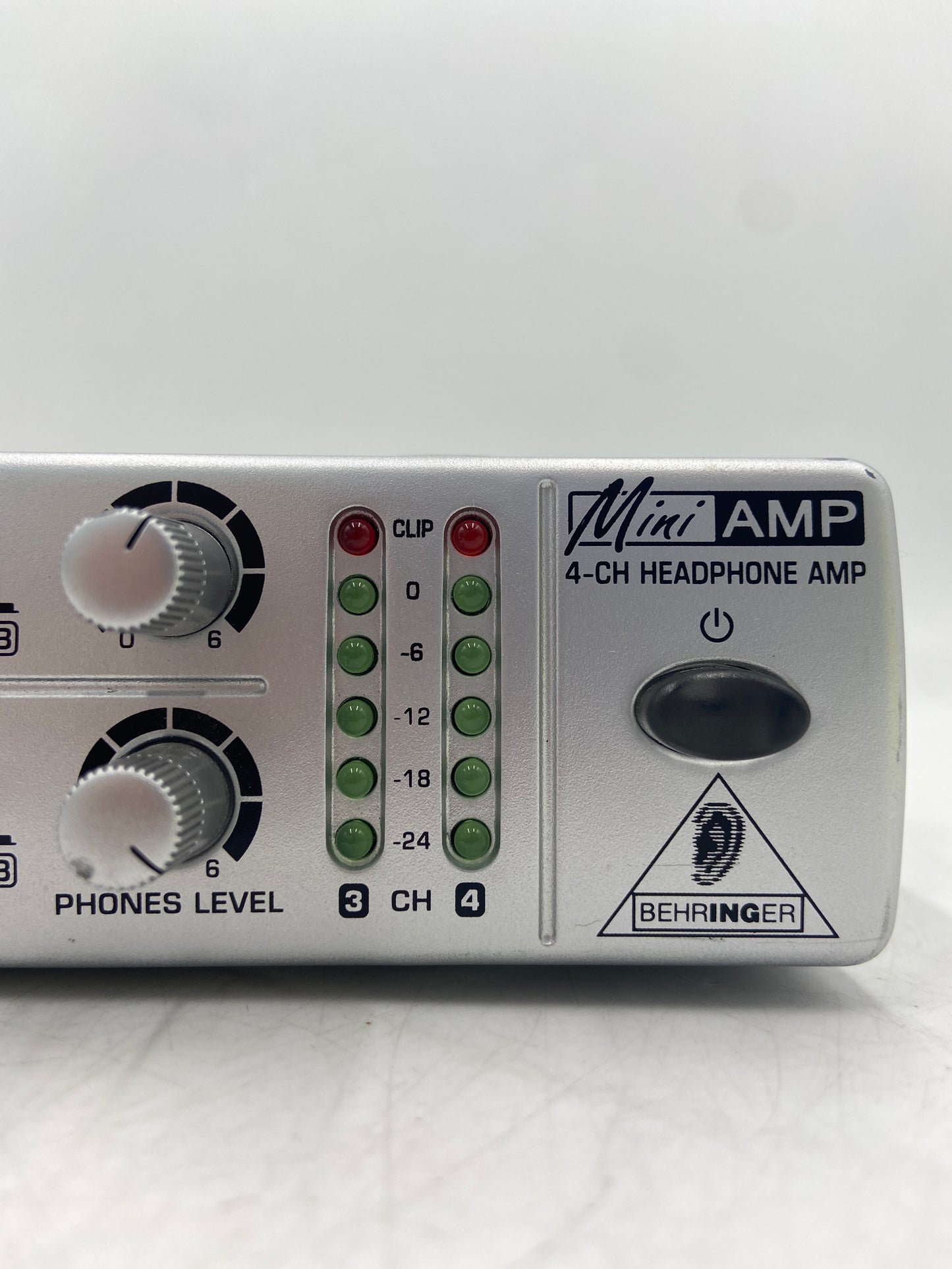 BEHRINGER MINIAMP AMP800 4-Channel Stereo Headphone Amplifier  P0331