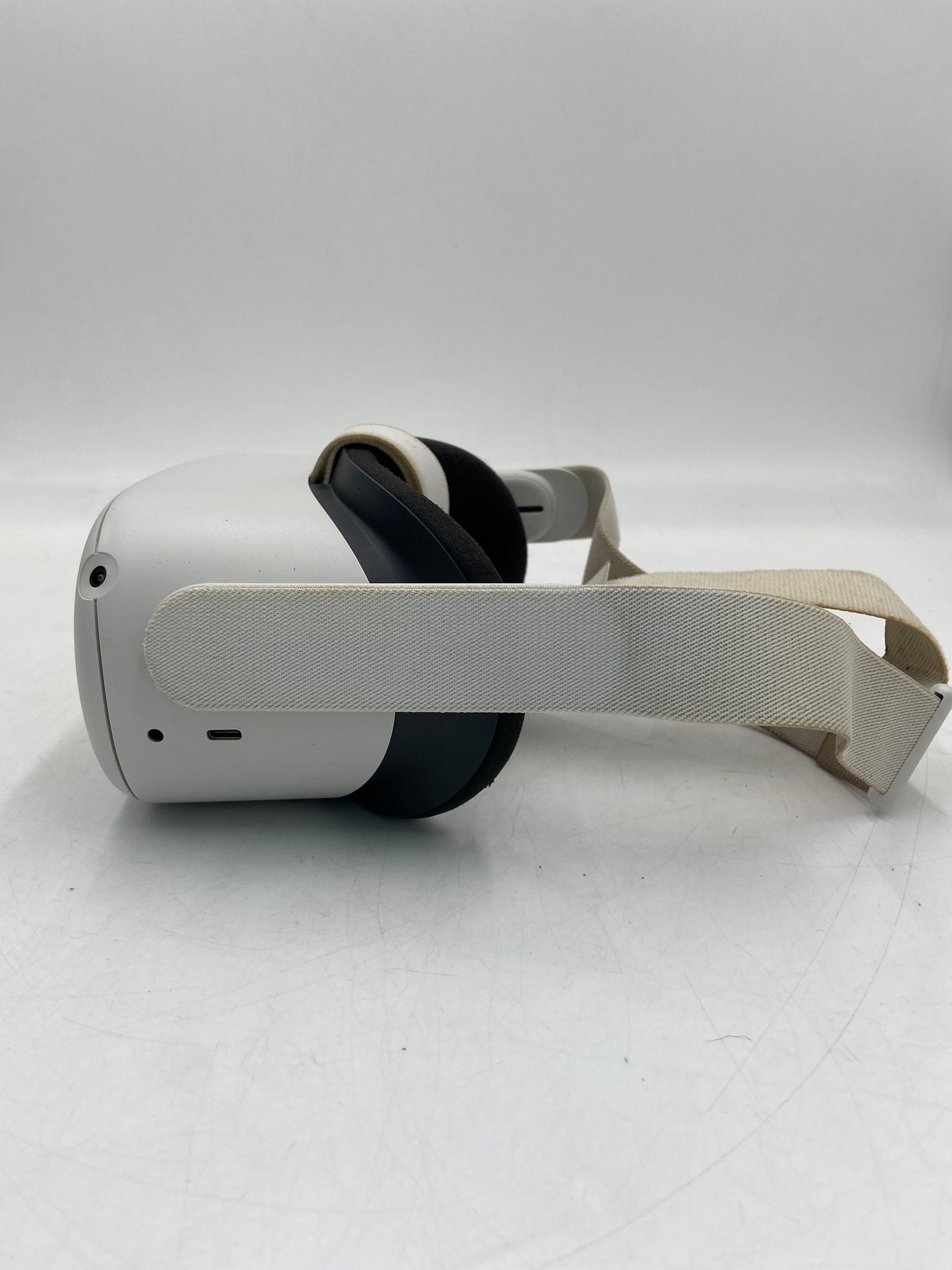 Oculus Meta Quest 2 Standalone All-in-One VR Headset KW49CM