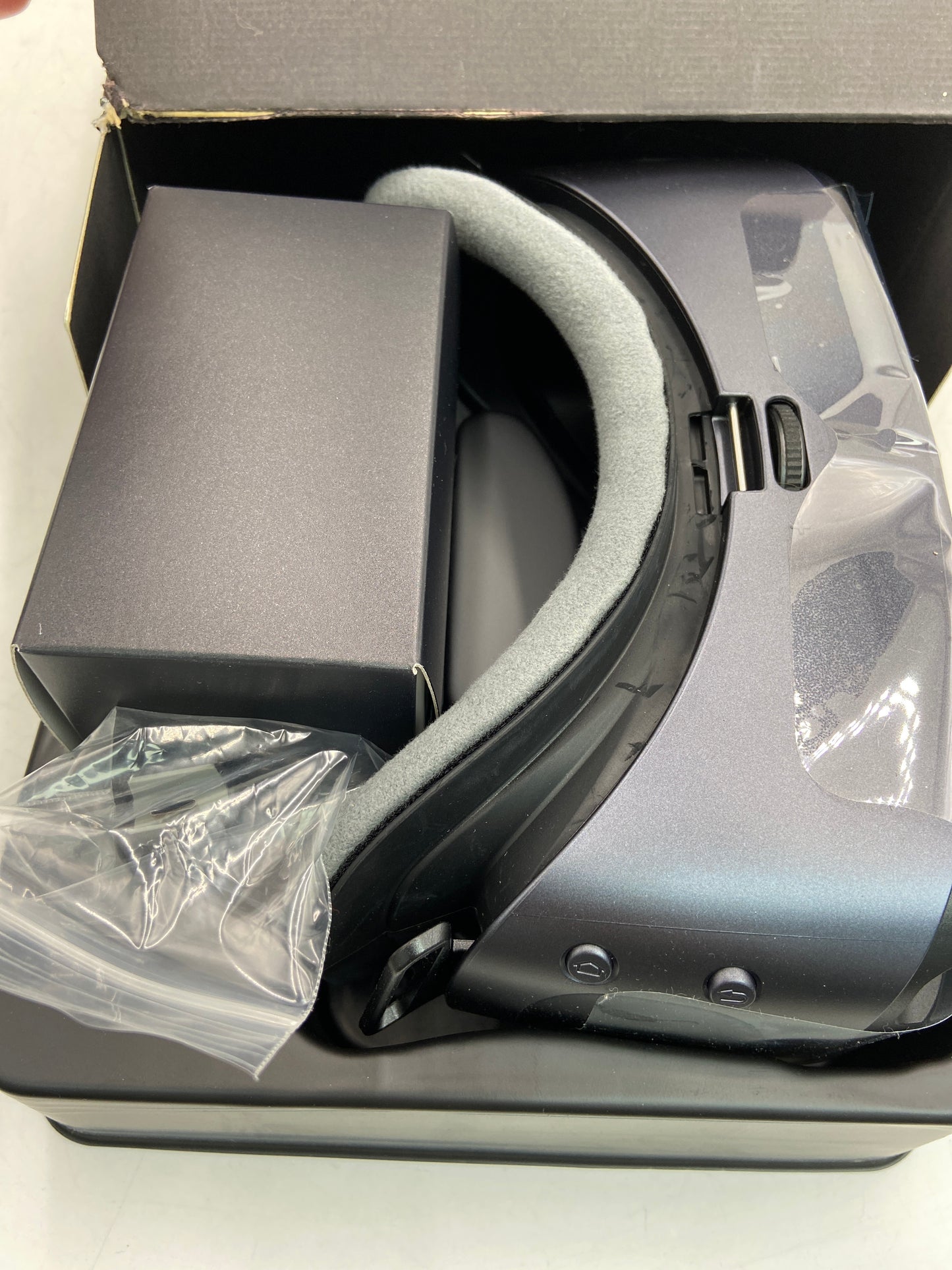 New Open Box Samsung Gear VR with Controller VR Headset SM-R325NZVAXAR