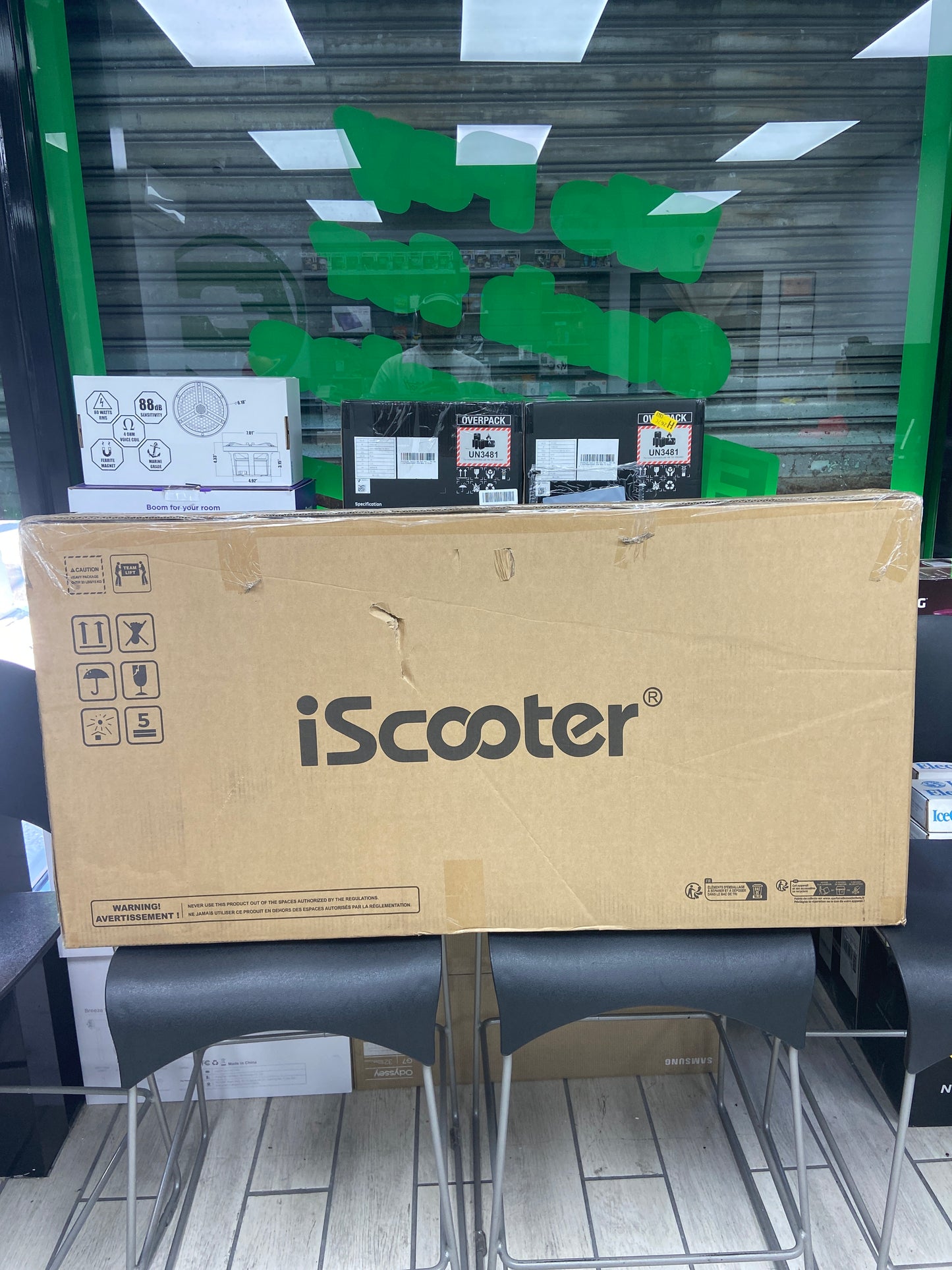 New iScooter i10 Commuter 650W  Electric Scooter US-I10-25Q1-BL