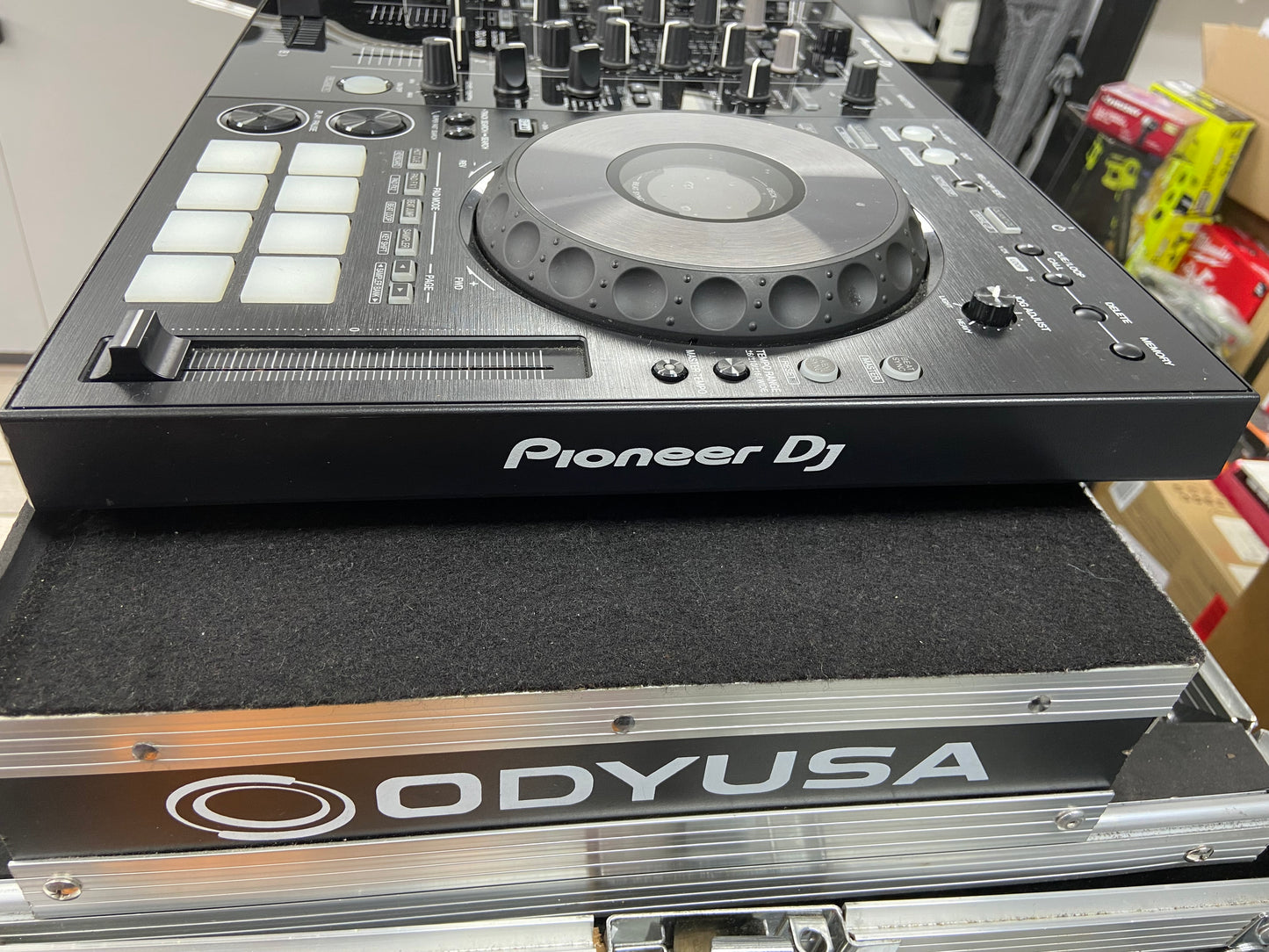 Pioneer DJ DDJ-800 2-channel DJ controller