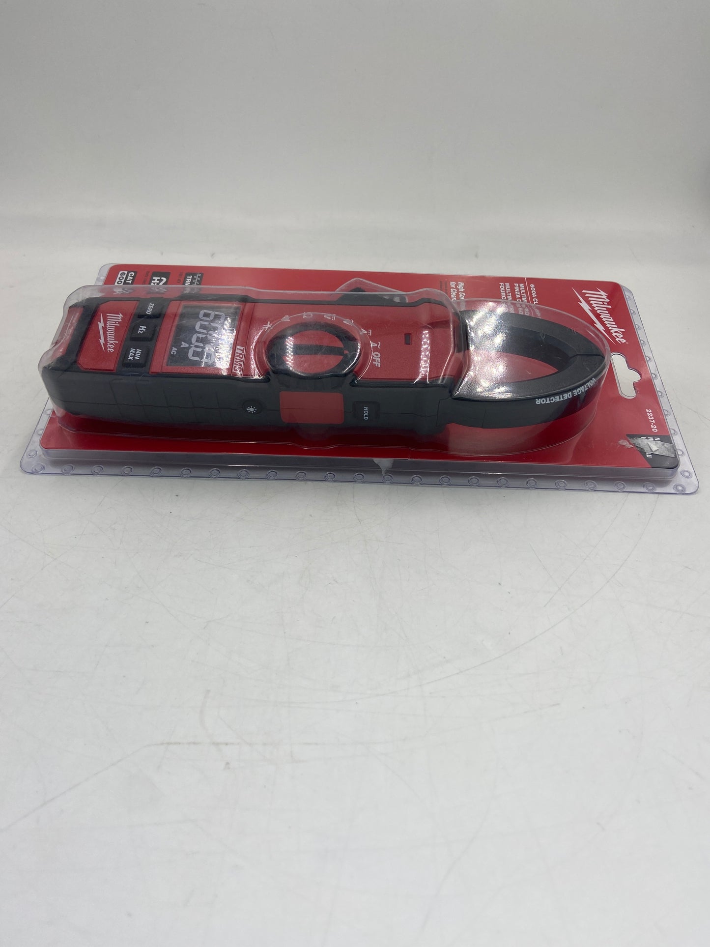New Milwaukee 2237-20 2 AA Batteries CAT III 600V 600A Clamp Meter