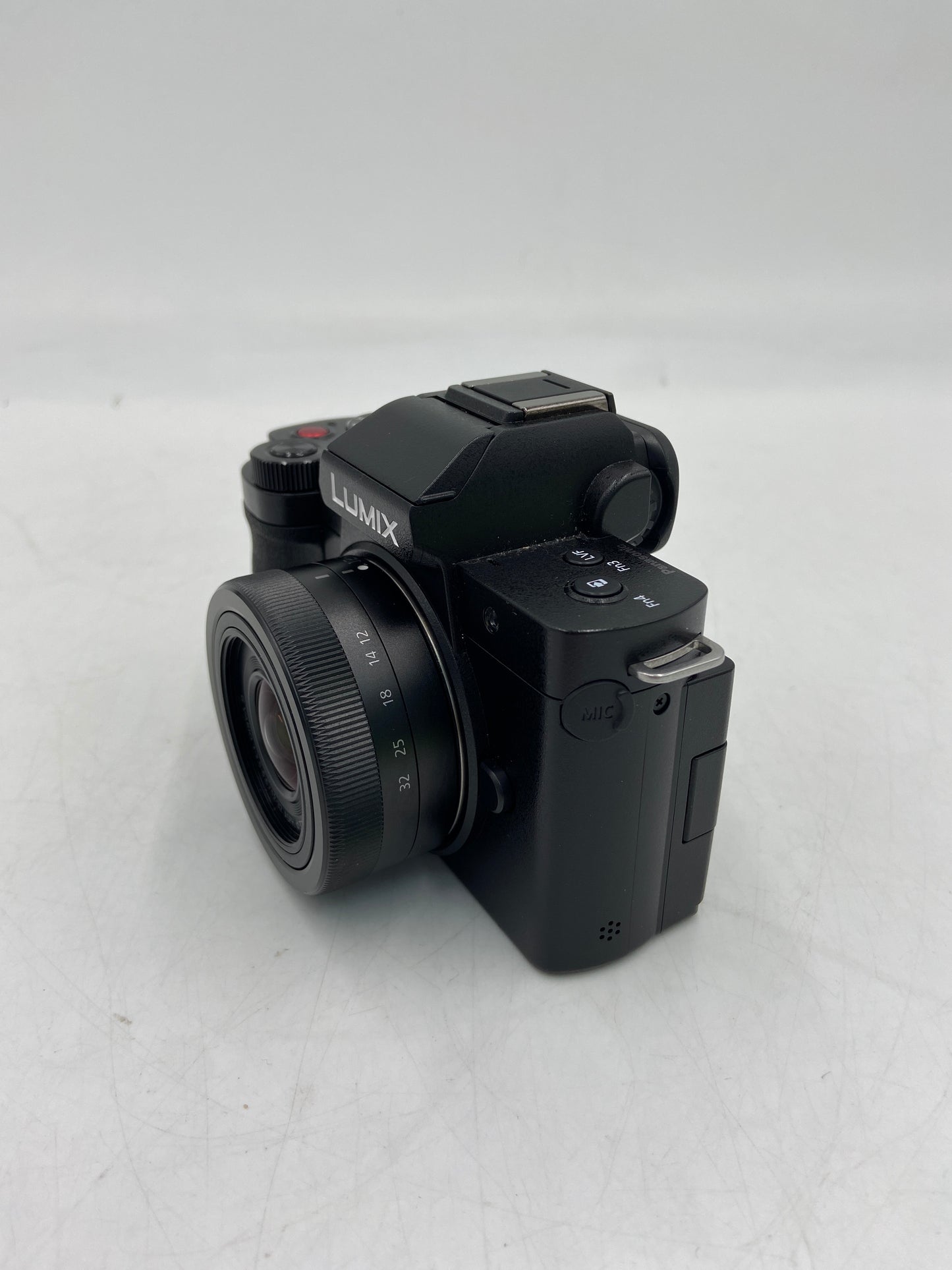 Panasonic lumix g100d DC-G100D 20.3MP Mirrorless Camera