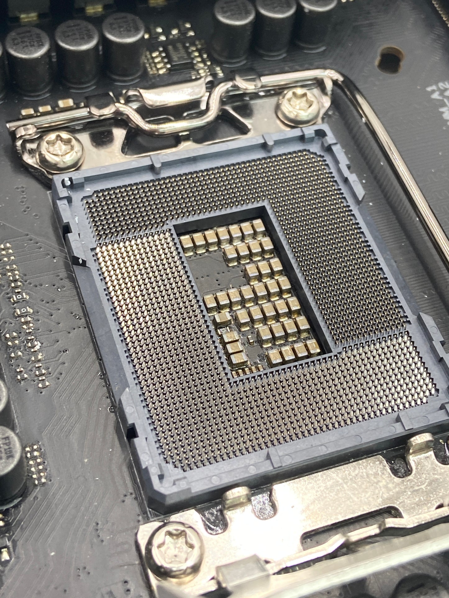 Broken ASUS ROG MAXIMUS Z790 DARK HERO Motherboard 90MB1F90-M0AAY0