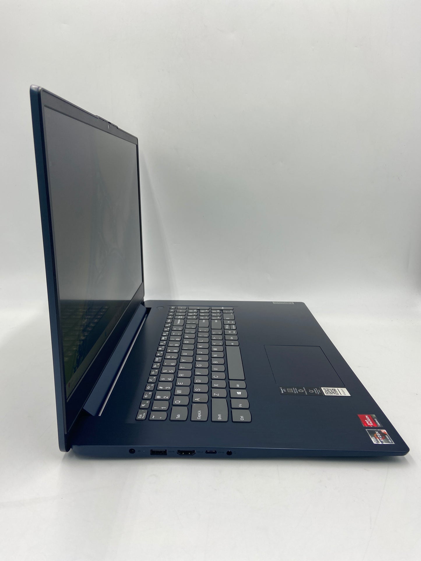 Lenovo Ideapad 3 82KV003MUS 17" Ryzen 5 5500U 2.1GHz 12GB RAM 256GB SSD Radeon