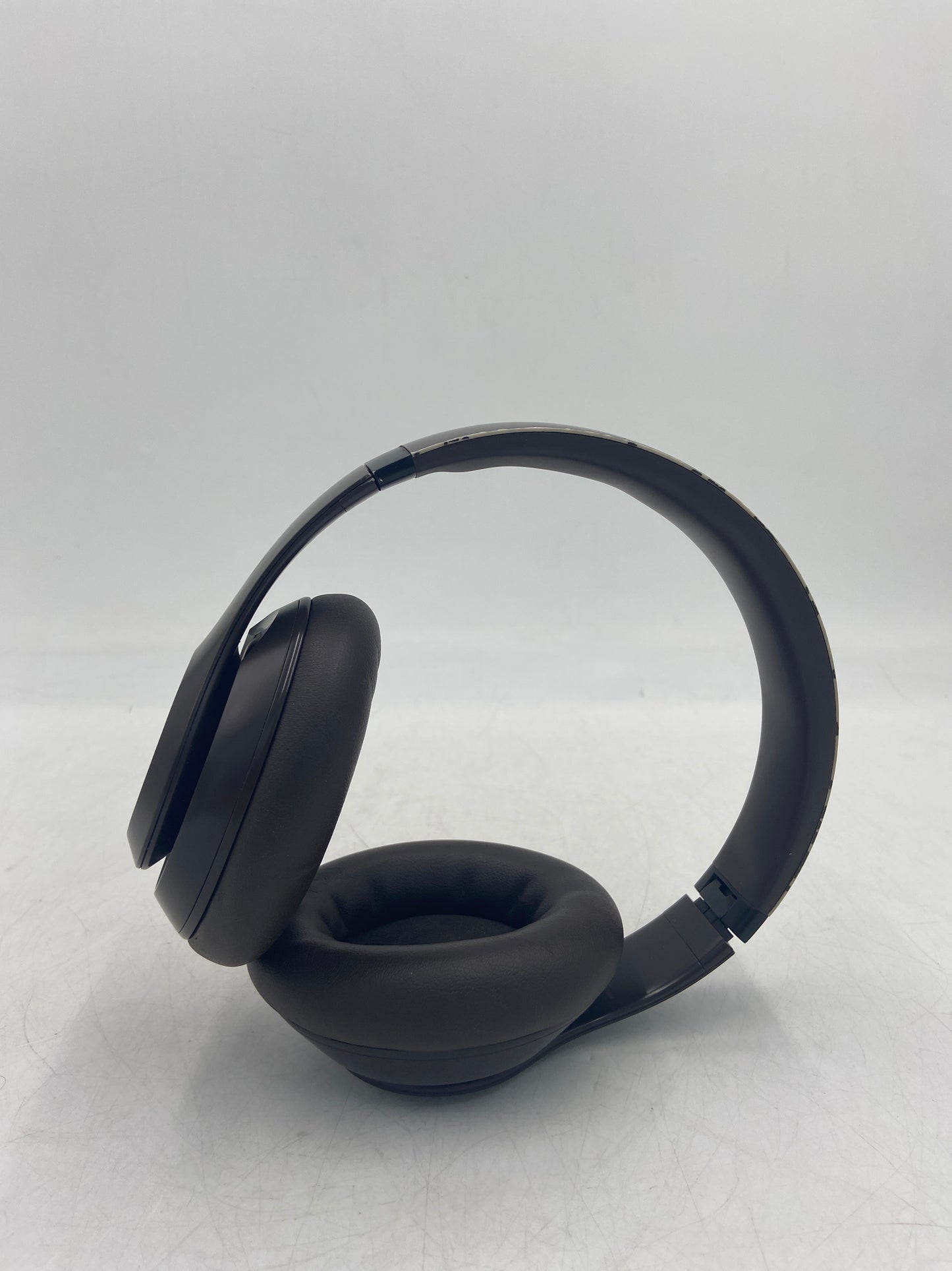 Beats Studio Pro Wired Over-Ear Headphones Deep Brown A2924