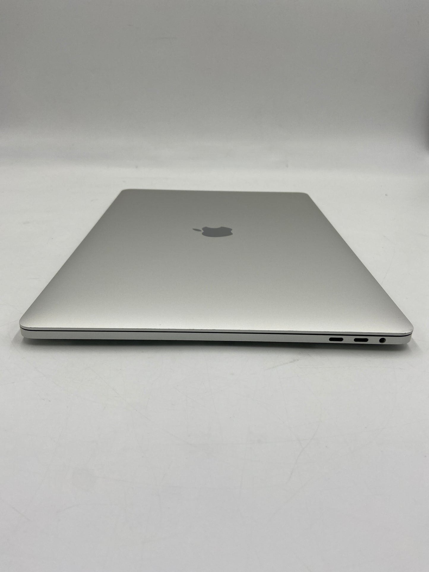 2018 Apple MacBook Pro 15" Core i7 16GB RAM 256GB Silver A1990